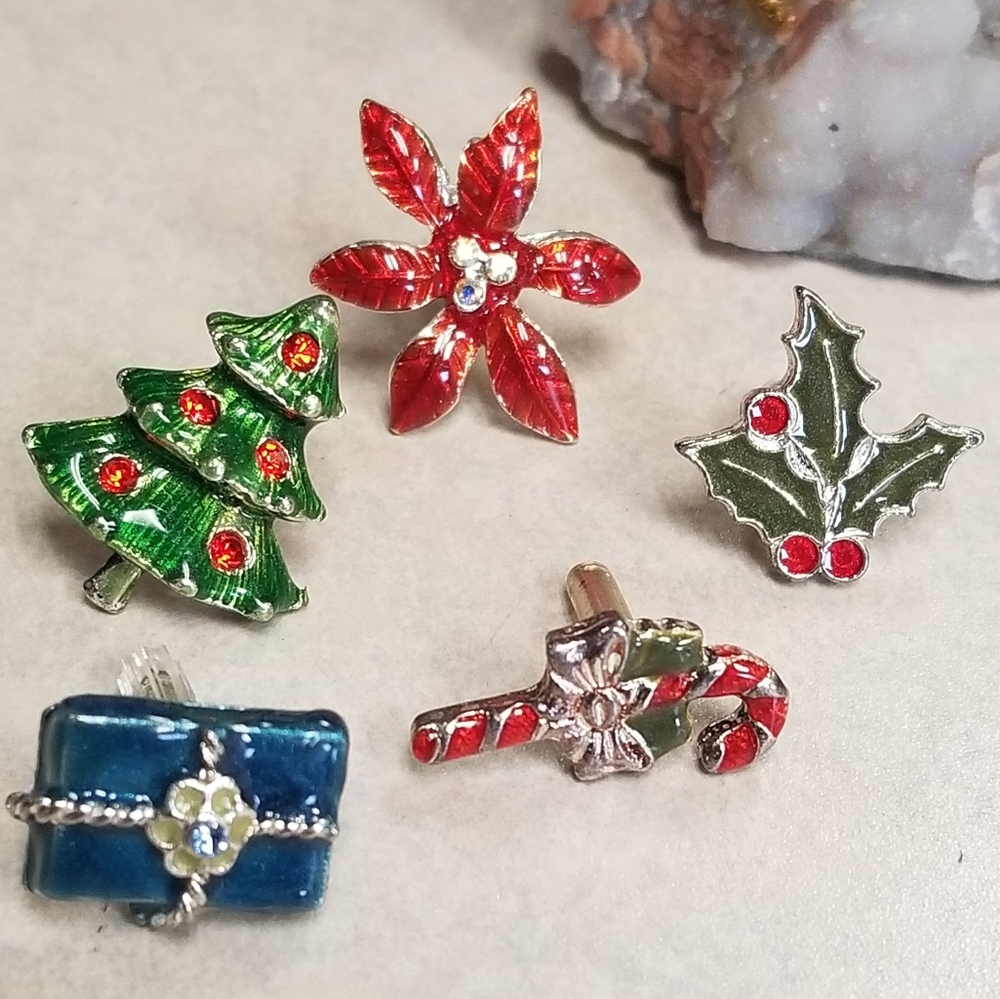 VINTAGE AVON CHRISTMAS PIN SET